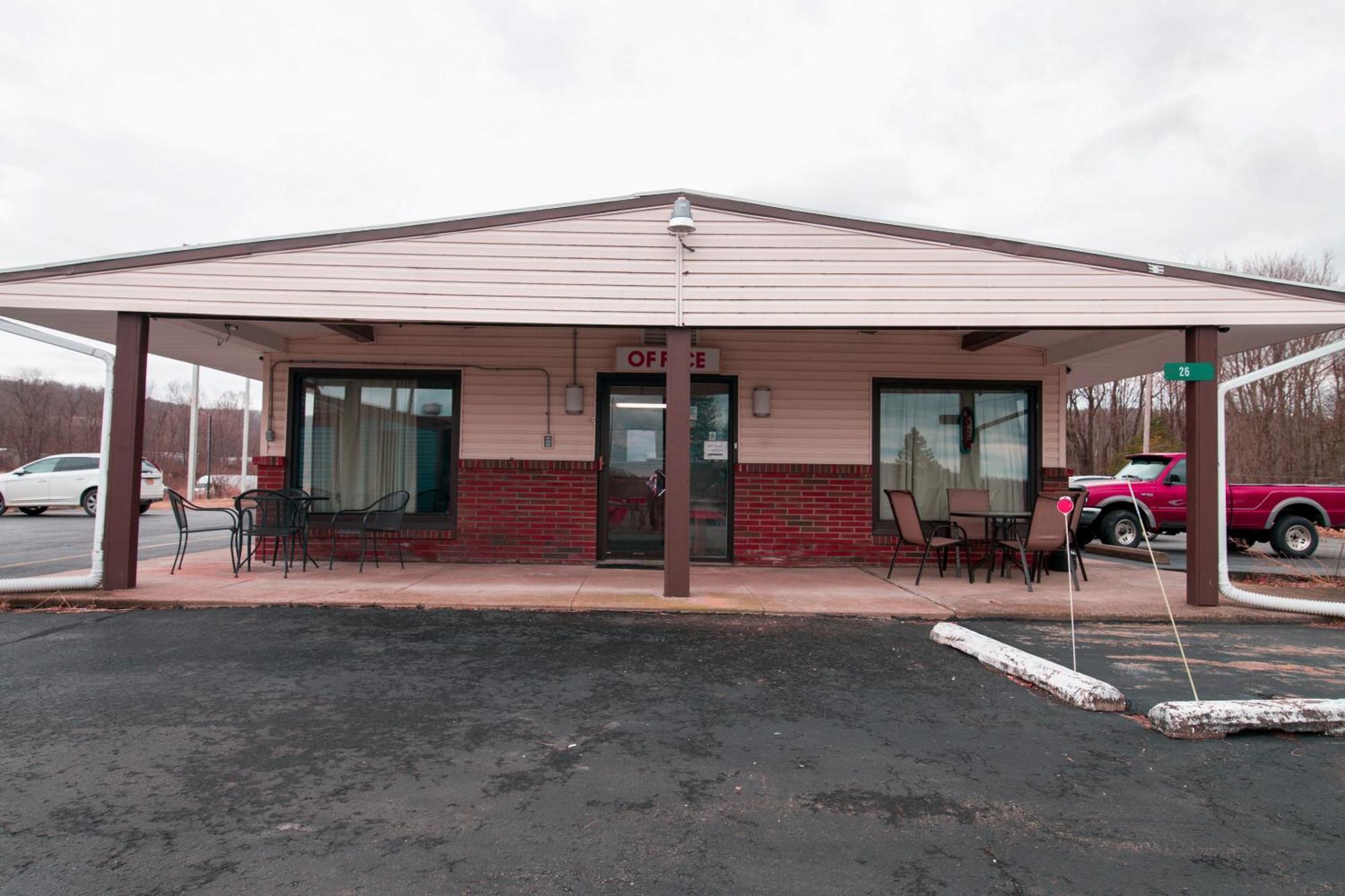 Oyo Hotel Dalton Pa I-81 Craig Экстерьер фото